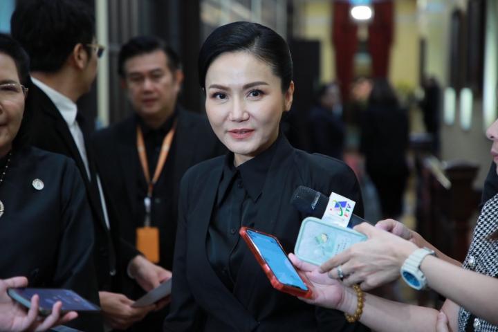 รมว.นฤมล เผยบอร์ดคุรุสภา มีมติยกเลิกทดสอบวิชาเอก เพื่อขอรับใบอนุญาตประกอบวิชาชีพครู มีผล ม.ค.69 ทันที