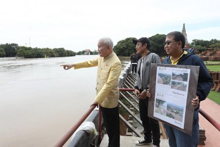 อธิบดีกรมศิลปากรตรวจติดตามสถานการณ์น้ำท่วมในพื้นที่อุทยานประวัติศาสตร์พระนครศรีอยุธยา