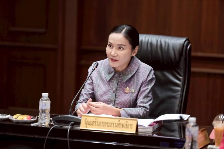 “รมว.นฤมล” สั่งคุรุสภาลงดาบครูใช้ฟุตเหล็กตีเด็ก ป.1 ลั่น “ครูคือผู้ปลูกฝัง ไม่ใช่ผู้ทำร้าย”