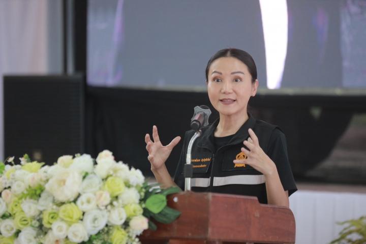 “รมว.นฤมล“บุกพัทลุง ขับเคลื่อน ‘เรียนดี มีคุณธรรม’ แก้หนี้ครู 1 แสนล้าน ลดภาระงาน