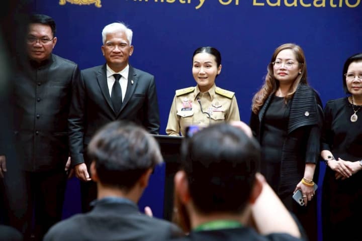 “รมว.นฤมล” เรียกถกผู้บริหาร ศธ. กำหนดแนวทางไว้อาลัย “สมเด็จพระพันปีหลวง”