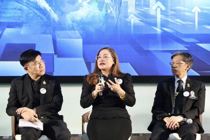 อธิบดี สกร. ร่วมเวทีเสวนา “MDCU MedUMORE The Global Phenomenon”