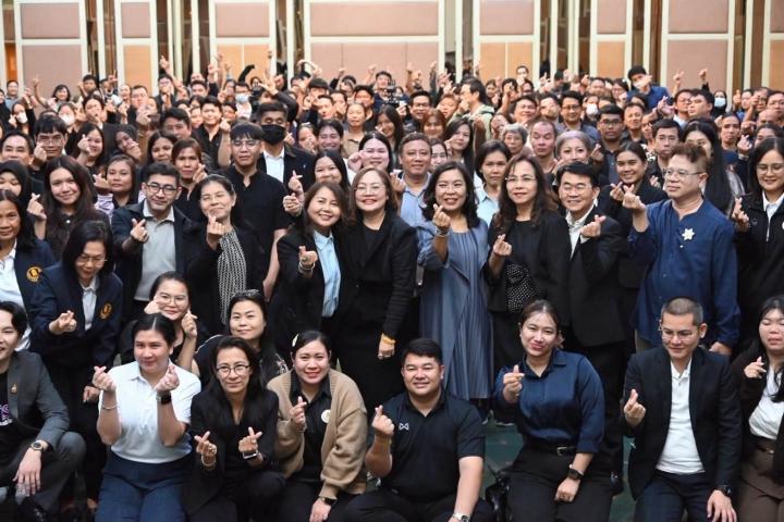อธิบดี สกร. พบปะบุคลากร ชู “ONE DOLE ONE TEAM” รวมพลังคนทำงาน พร้อมพัฒนาทักษะดิจิทัลและ AI