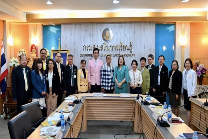 สกร. – วุฒิสภา จับมือเร่งสร้างขวัญกำลังใจครูพื้นที่สูง หาแนวทางบรรจุ “ครูศูนย์การเรียนรู้ชุมชนชาวไทยภูเขา” สู่เส้นทางราชการ