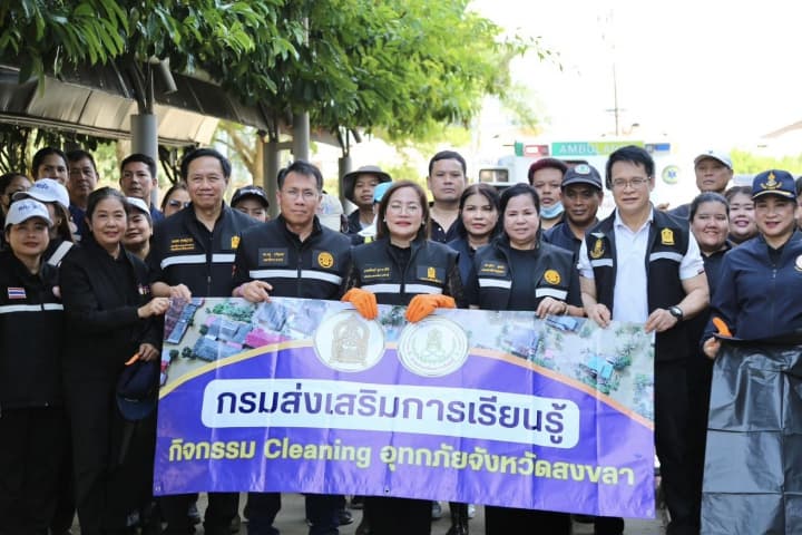 รมว.ศธ. ลงพื้นที่ สกร. อำเภอหาดใหญ่–คอหงส์–คลองเปล พร้อมให้กำลังใจครู–บุคลากร