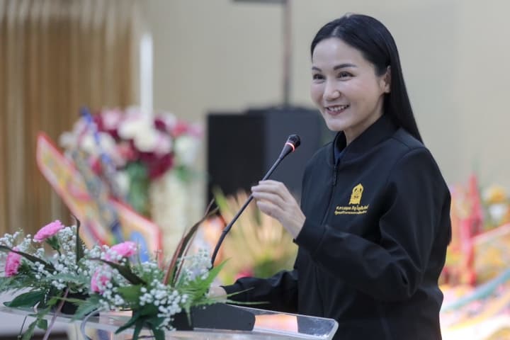 “รมว.นฤมล”ลงพื้นที่ จ.นราธิวาส มอบทุนเด็กชายแดนใต้ รับฟังปัญหาครู พร้อมดันการศึกษา