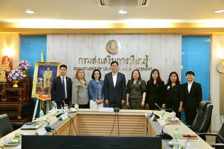 ‘รมช.อัครนันท์’ เยือน สกร. มอบแนวทางเน้นหลักสูตรยืดหยุ่น สร้างอาชีพ-สร้างรายได้ ดันห้องสมุดเป็น Co-working Space