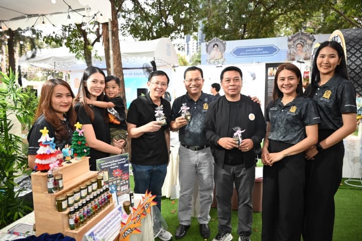 กรมส่งเสริมการเรียนรู้ ร่วมกิจกรรมออกร้านกาชาดกระทรวงศึกษาธิการ ประจำปี 2568