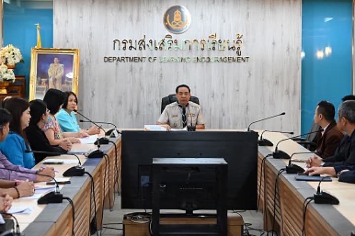 อธิบดี สกร. หารือแนวทางพัฒนาสื่อการเรียนรู้ ตามหลักสูตรการรู้หนังสือไทยสำหรับเด็กข้ามชาติ
