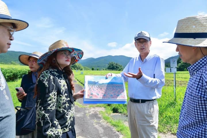 อธิบดี สกร. ศึกษาดูงานฟาร์มเกษตรธรรมชาติ MOA โอฮิโตะ รับฟังงานวิจัยบูรณาการเกษตรและการแพทย์