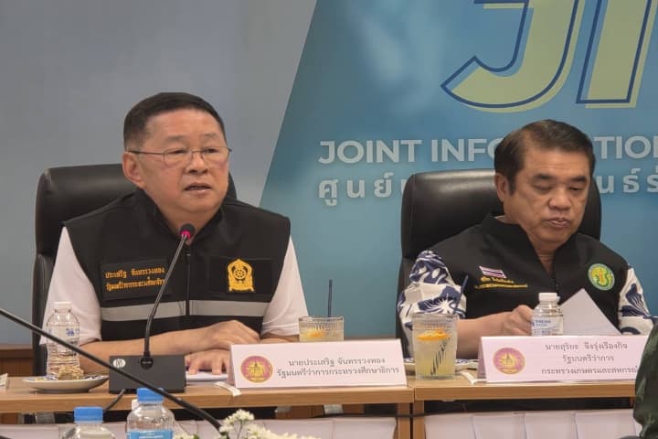 “ประเสริฐ” ลุยน่านลงพื้นที่บัญชาการช่วยเหลือสถานศึกษาประสบอุทกภัย